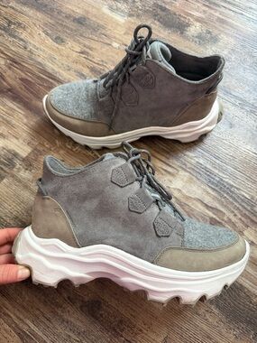 Women's Sorel Kinetic Breakthru Caribou Sneaker Boot Quarry Sea Salt Size 9.5